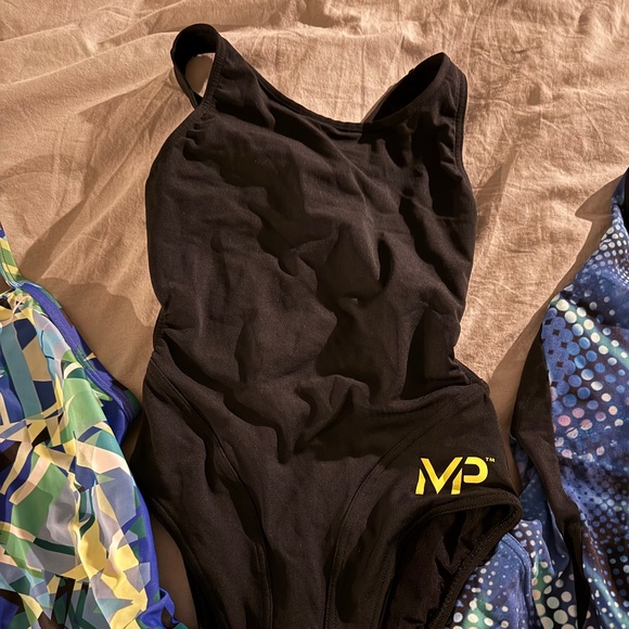 Girls Training Swimsuit Bundle - Picture 4 of 9